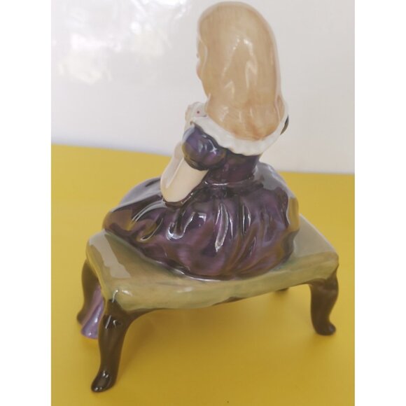 Vintage Royal Doulton Figurine "Affection" HN2238 1964 - Picture 3 of 9